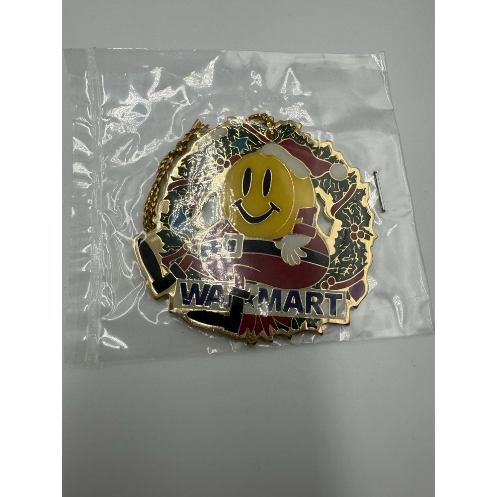 Walmart Christmas Ornament Smiley‎ Santa Holiday Enamel Wreath